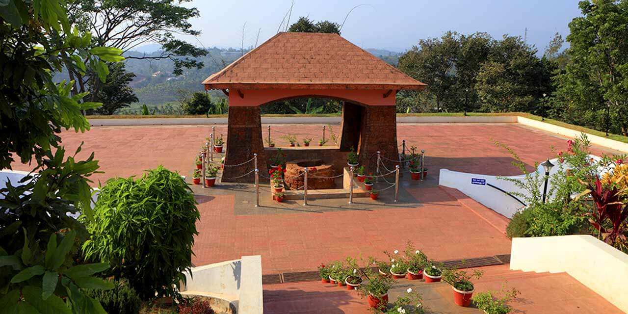 pazhassi-raja-tomb-wayanad-tourism-entry-fee-timings-holidays-reviews-header pazhassi-raja-tomb-wayanad-tourism-entry-fee-timings-holidays-reviews-header